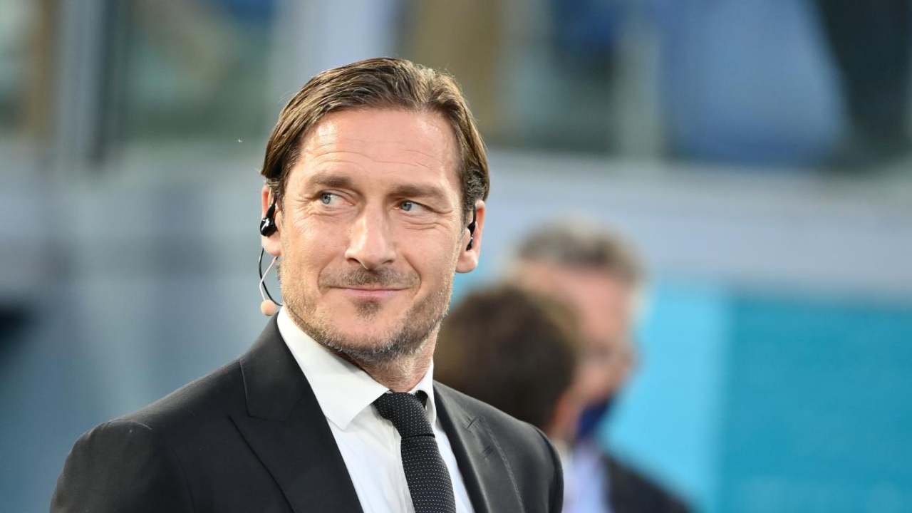 Totti elegante - foto LaPresse