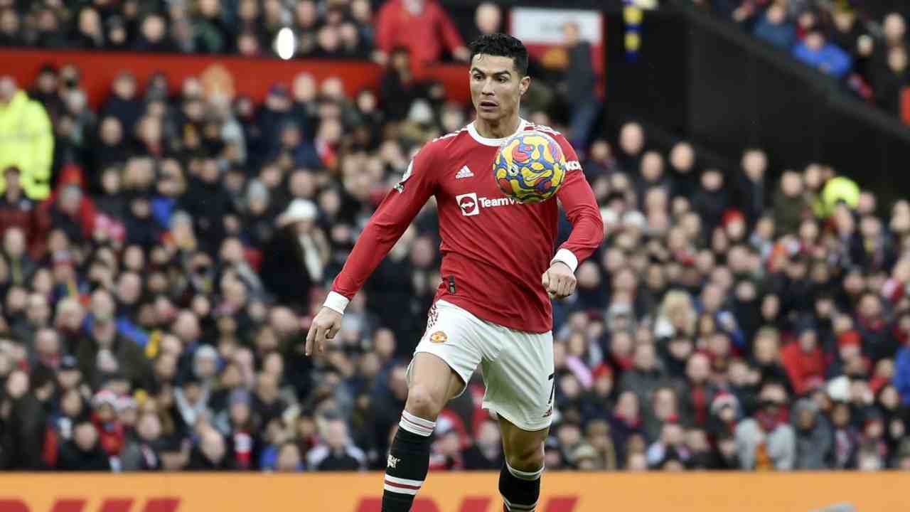 CR7 con pallone - foto LaPresse