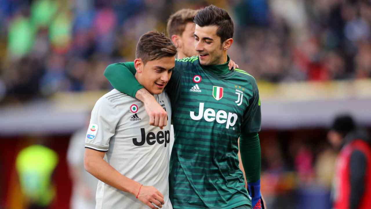 Perin e Dybala - foto LaPresse