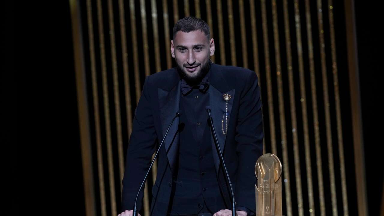 Gigio Donnarumma elegante foto LaPresse