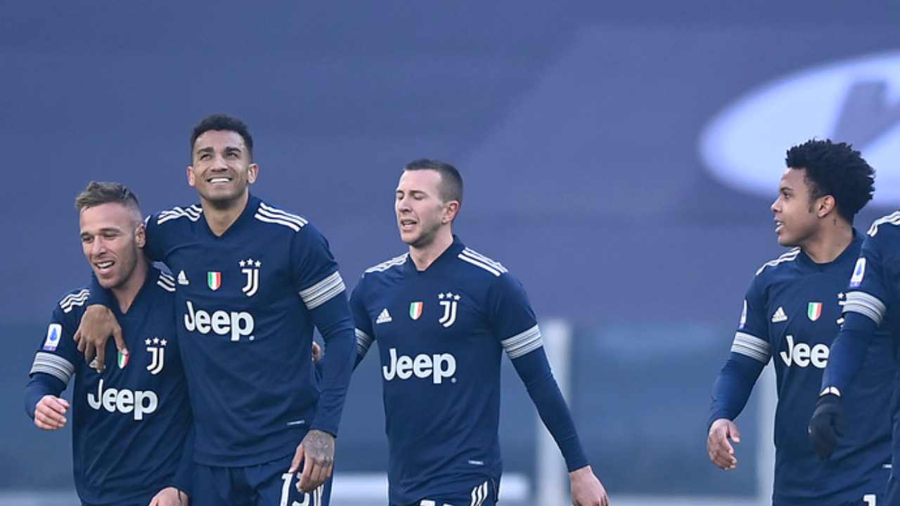 Juventus maglia nera - foto LaPresse