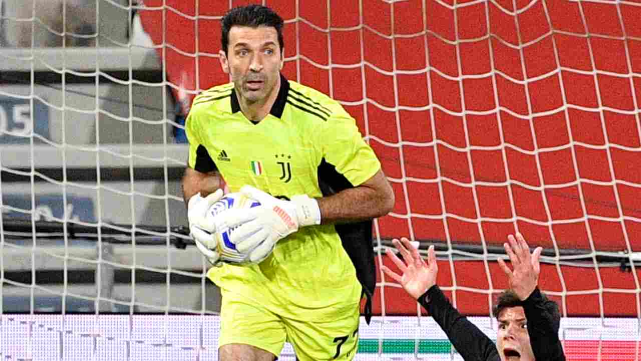 Buffon con la Juve foto LaPresse