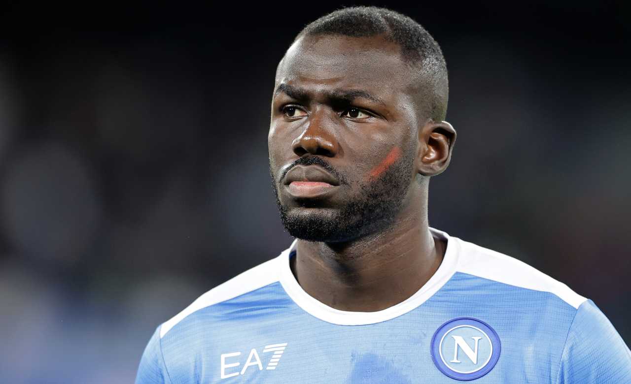 Il futuro di Koulibaly è ad un bivio, rinnovo col Napoli o Barcellona (LaPresse)