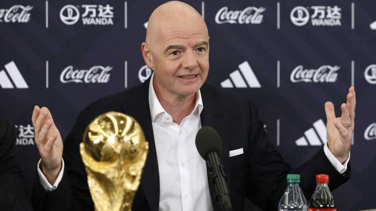 infantino pres Fifa foto LaPresse