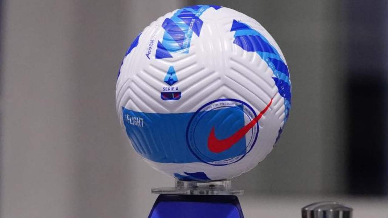 pallone da calcio - foto LaPresse