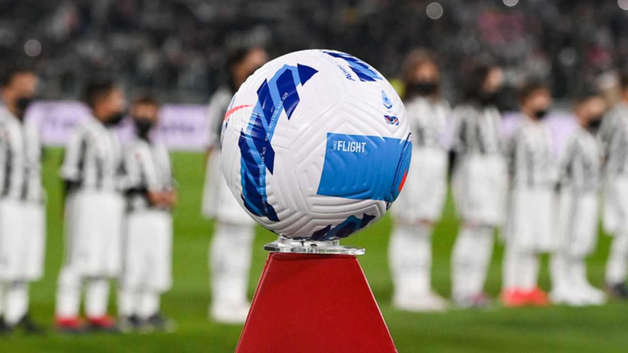 pallone di gioco - foto LaPresse